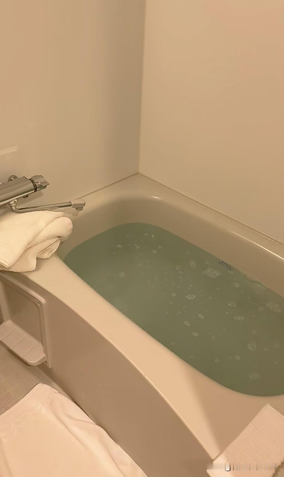 为什么中国家庭不爱泡澡了？去日本旅游，我发现无论酒店大小，都有一个浴缸。