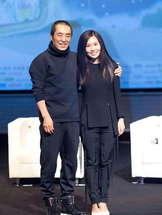 张艺谋的女儿张末曾写道：“我到现在也不明白，像巩俐这样的大明星，她和我爸爸在一起