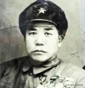 一次白刃战中，一名身高1米92，体重200斤的中国战士，突然大喊着杀入日军。平均