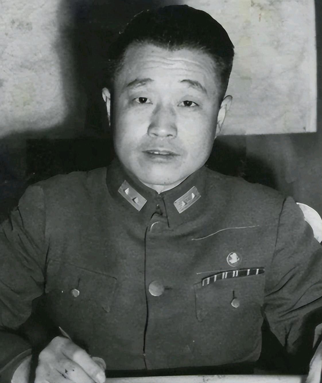 1947年，国军少校被俘，押送到连部，连长正要问话，他却先说：“同志，你级别低，