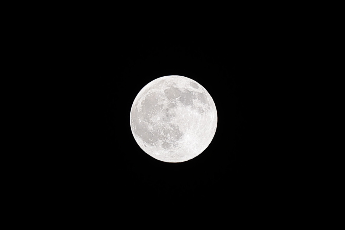 中秋月亮拍了几张月亮🌙需要的拿去发朋友圈吧[doge]​​​