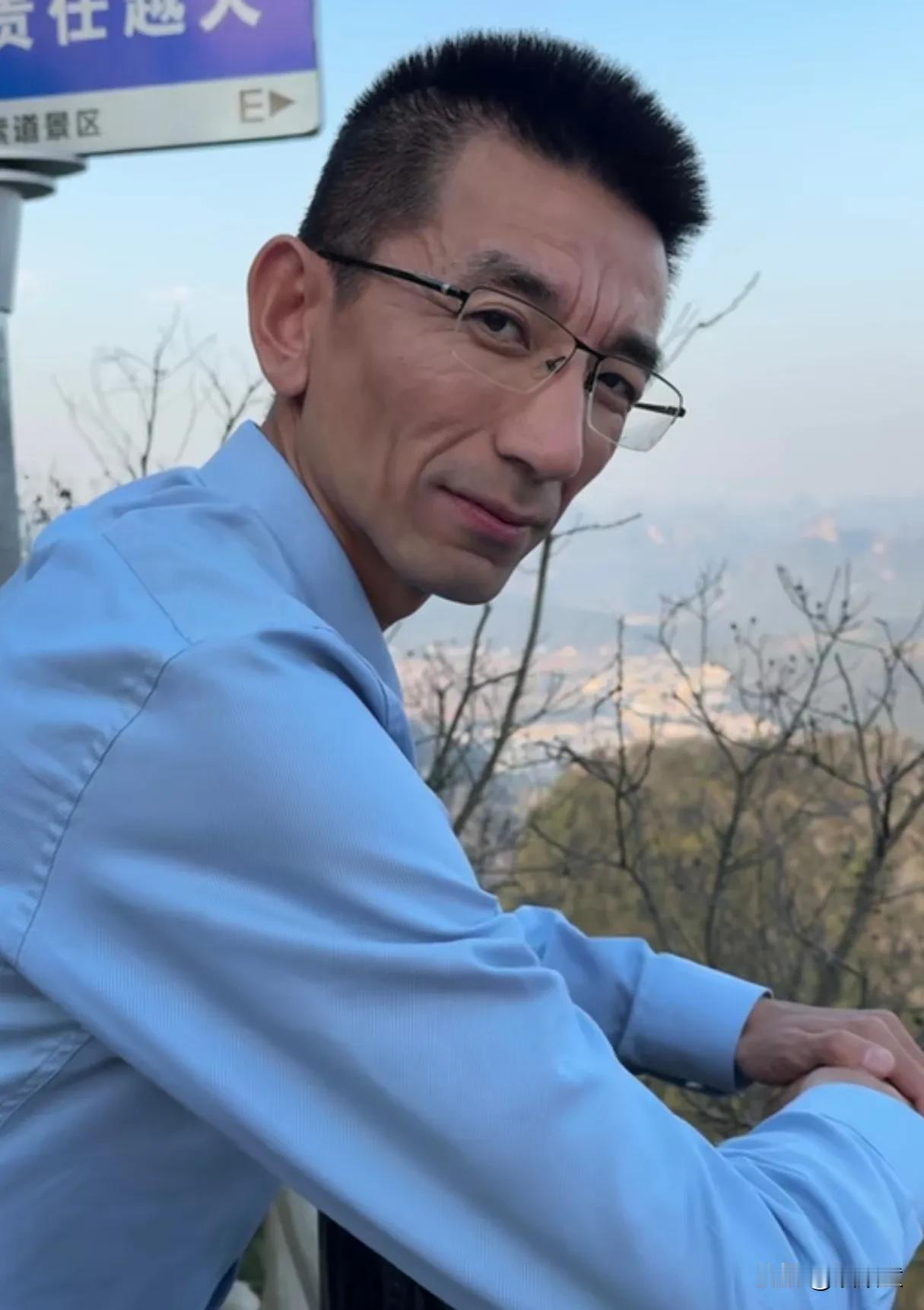 东方小孙露面了！近期，有人传出小孙离职东方甄选，引起关注！在东方甄选中俞敏洪