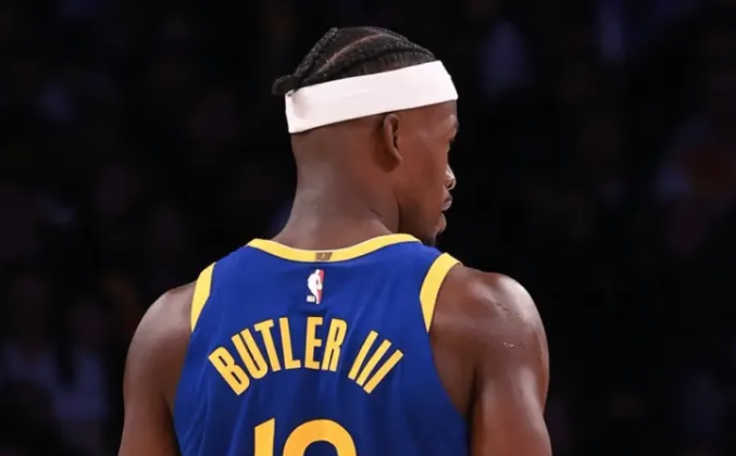 NBA常规赛，勇士114-83击败步行者。赛后吉米-巴特勒在接受记者采访时，谈