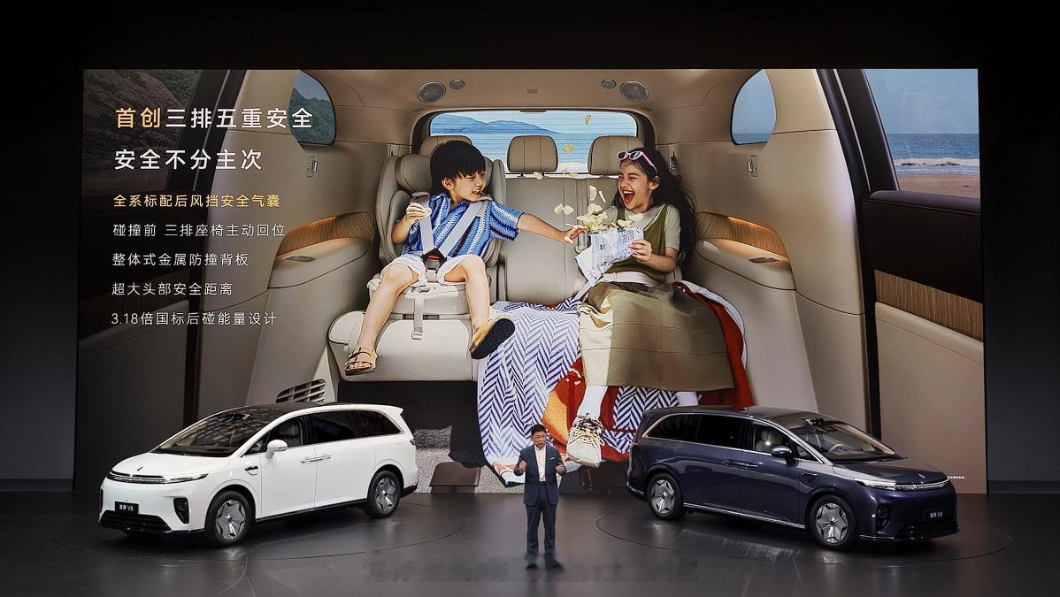 兄弟们，前段时间体验了享界V8，今天看完预售价32.98万起，就一个感受：这价格