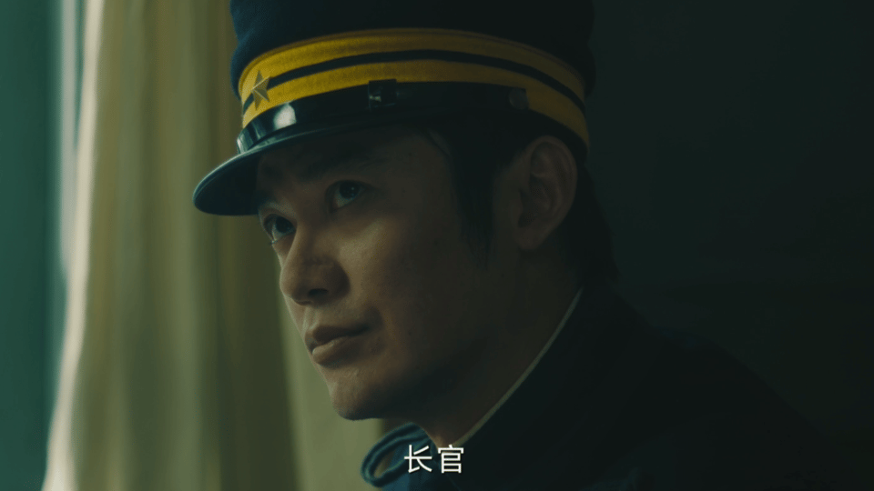 李现新剧发型从懒羊羊变一刀切被李现新剧发型整破防了！从蓬松卷发变利落短发，虽然