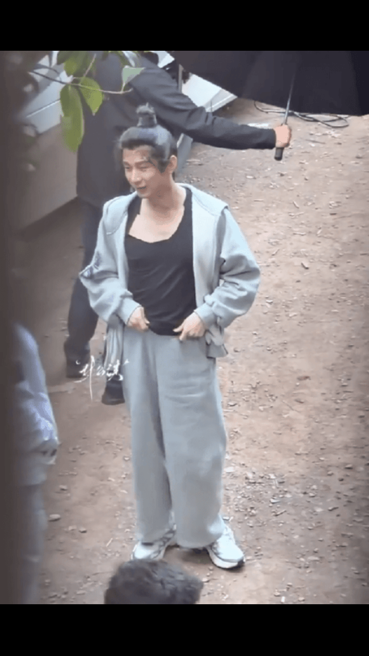 这位网友是1000°近视眼吗？怎么说得出来cy娃娃脸，不显老?