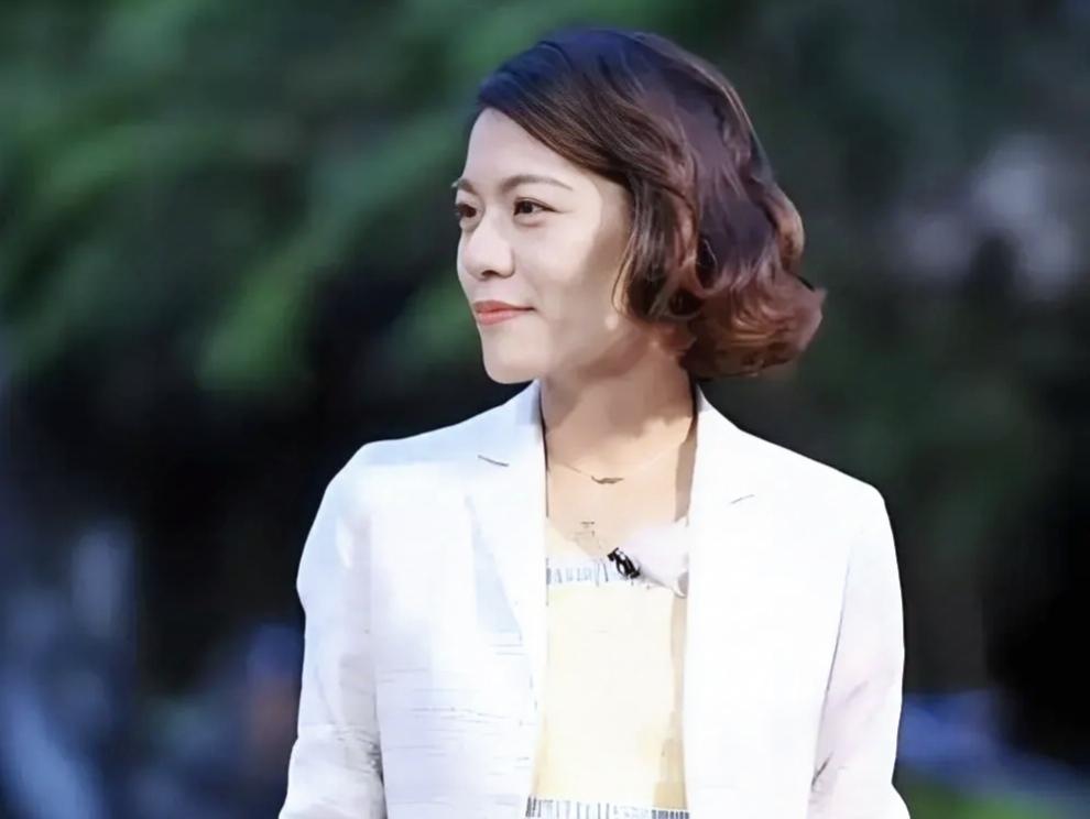 复旦大学陈果说：“见过世面的男人，不缺女人，见过世面的女人，不信男人。看过世