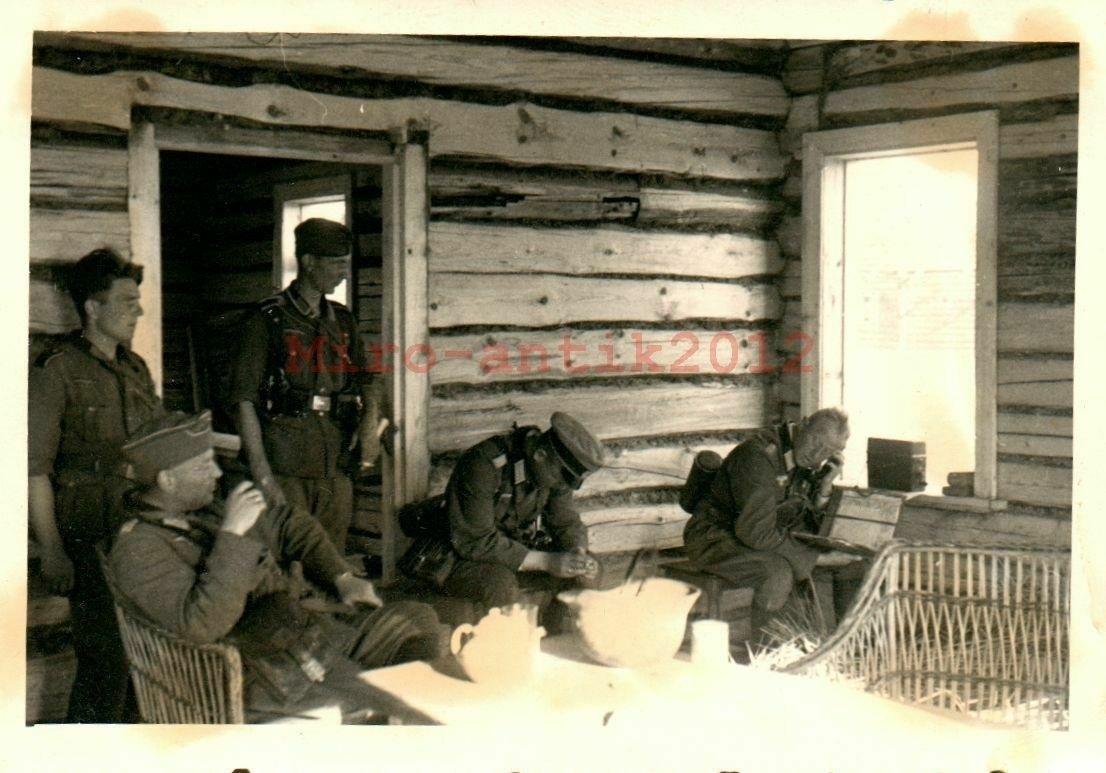 1941年夏，纳粹德国集结550万兵力突袭苏联，苏德战争爆发。德军以闪击战