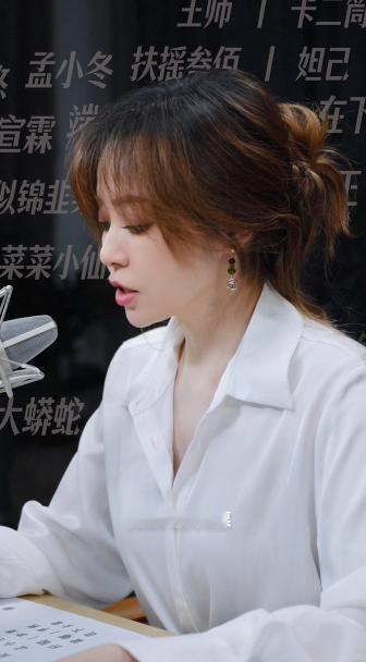 张靓颖深夜电台寻人太戳心了！没有华丽的包装，只有最纯粹的情义与温柔。张靓颖深夜