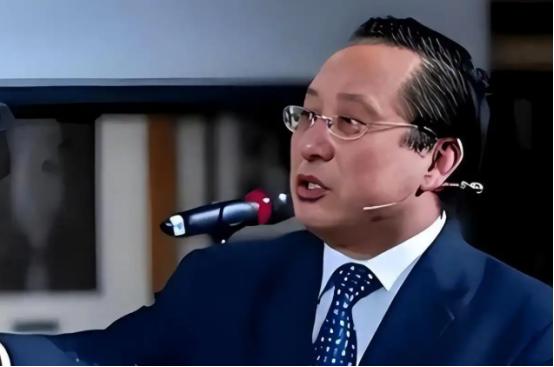 “你见过哪个穷苦人家，养出叛国者后代天天洗白祖宗？”高志凯这话够狠，但更狠的是他