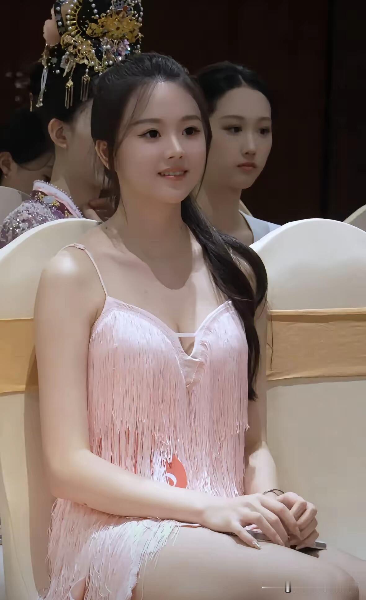 这位来自广西的女模特好漂亮，她是世界小姐广西总决赛冠军刘世欣，真正的天然去雕饰，