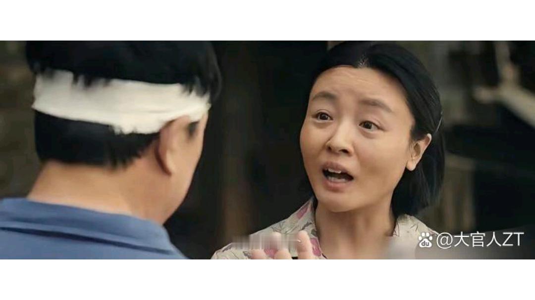 《主角》里最狠的角色，竟然是编剧自己演的!就是那个一出场就撒泼打滚的张银娃，戏