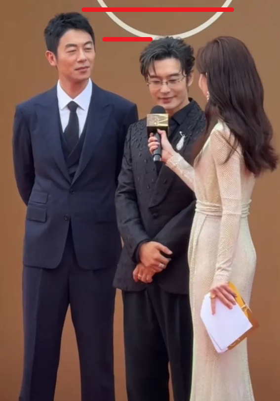 黄晓明竟然比182的朱亚文矮了半个头，他身高肯定没有180