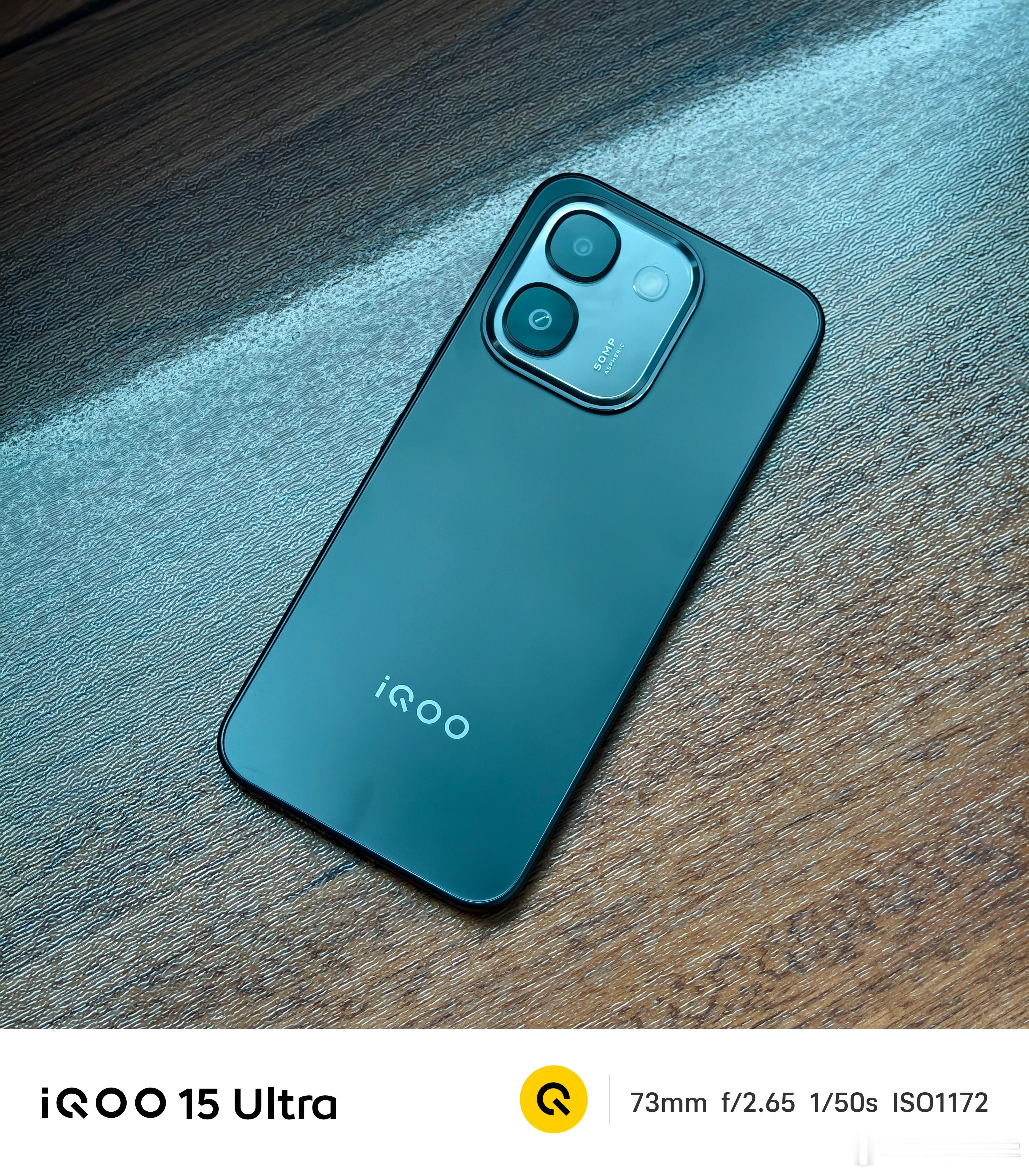iQOOZ11S开箱。这手机从定位来看，是比较平民化的，但外观也没糊弄，简洁大