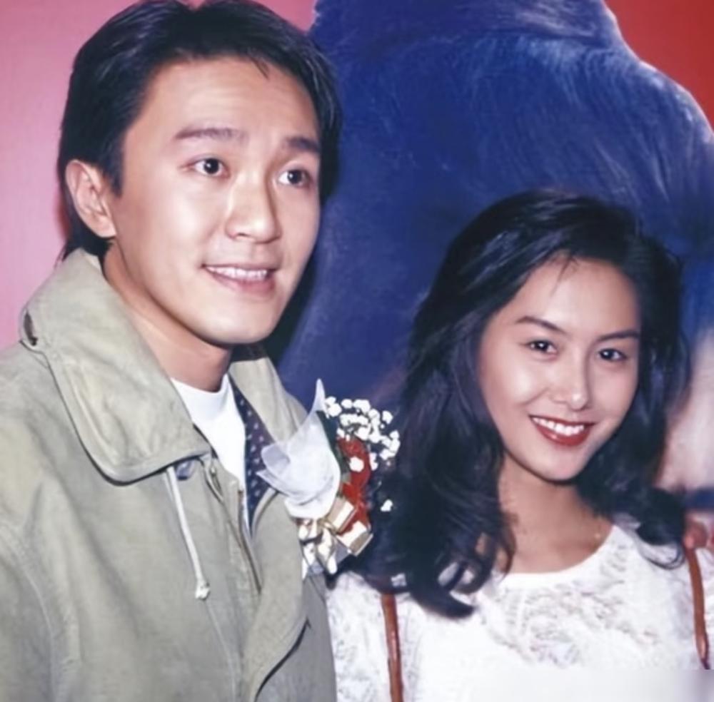 最近又刷到有人扯星爷朱茵的分手内幕，说什么摩托车后备箱发现秘密。纯瞎编。