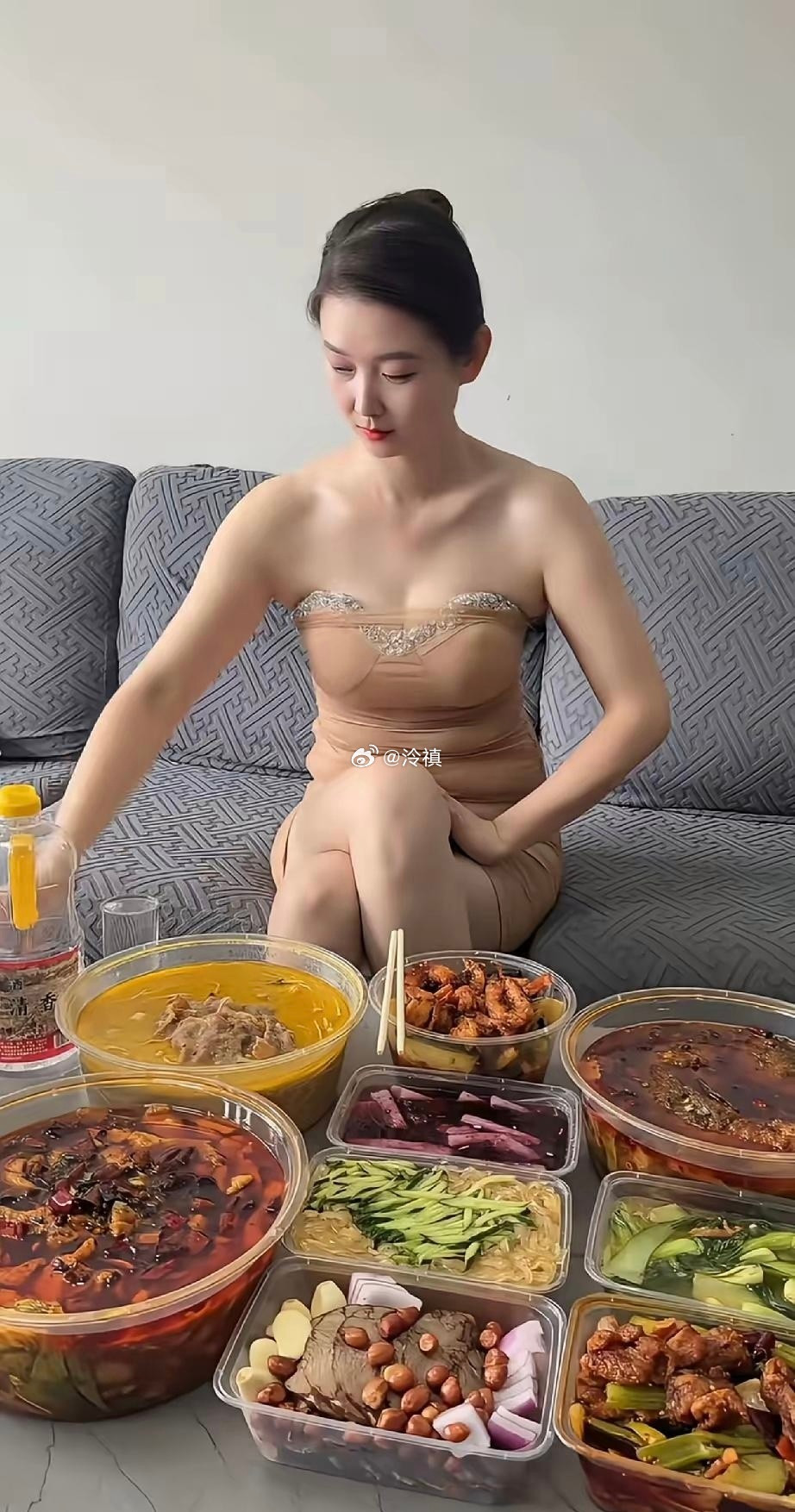 月薪没有过万，估计都不敢这样吃