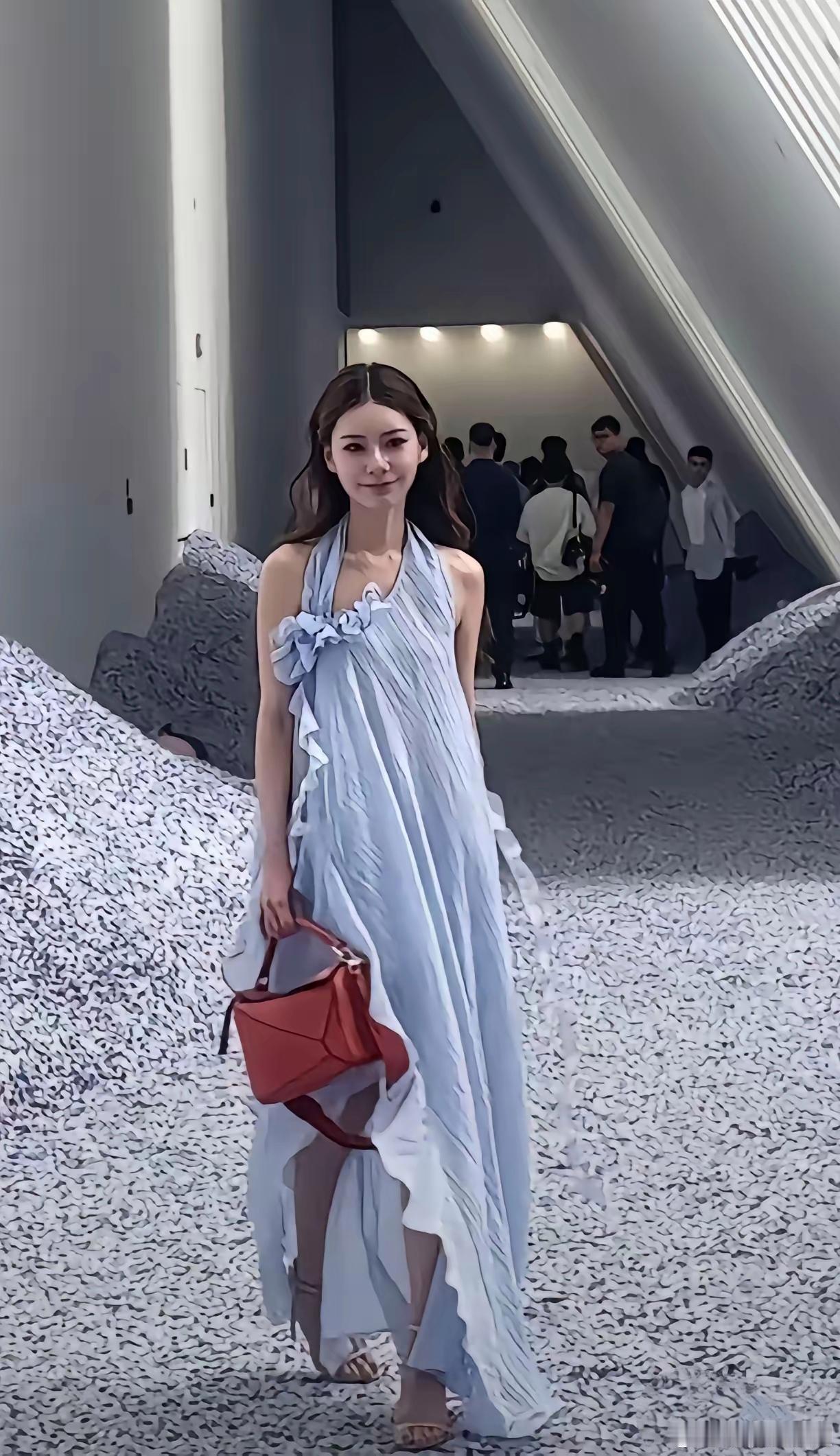 不用看颜值，马筱梅衣品，身材还是非常好的。​​​​