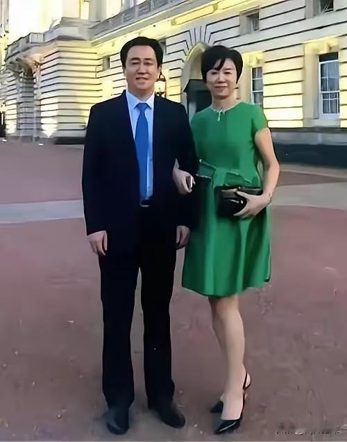 看网上资料许家印，1958年生人，属狗丁玉梅，1957年生人，属鸡民间有个