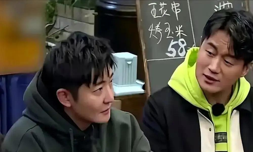 3天亏掉首付，她把全家钱救回来了陆毅拍戏回家，片酬直接打进鲍蕾卡里。结婚1