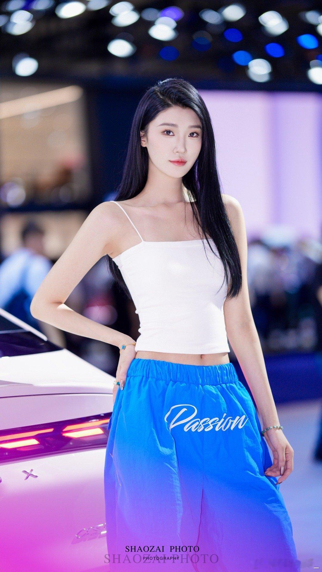 我没有取悦你的天分，但是我比较认真重庆车展模特车展​​​