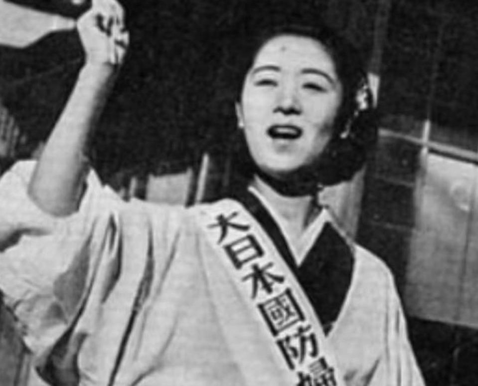 1938年，日本国内，高中生上课一丝不挂地接受军国主义的熏陶时，留下的老照片，镜