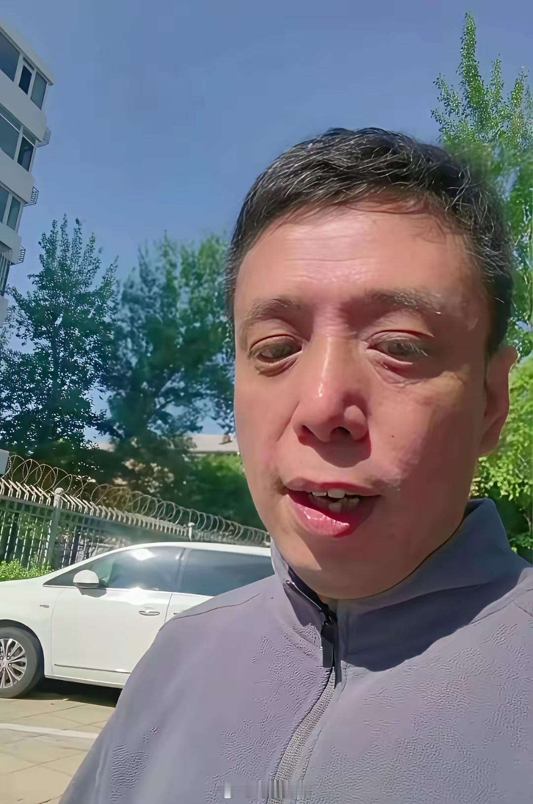 今年娱乐圈最大的笑话就是，贾旭明把春晚演成了纪录片。贾旭明在江苏卫视春晚演了一个