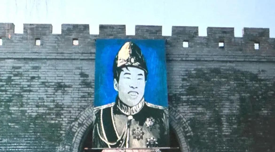《戏台》这俩彩蛋，硬是把观众从笑疯整到哭崩。陈佩斯这手反差牌，太狠了。