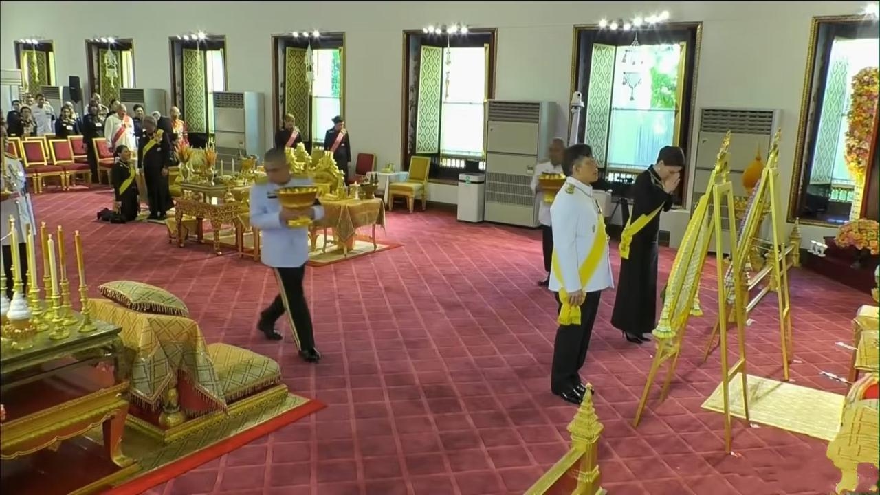 帕公主头七，玛哈国王和苏提达王后现身做功德仪式！不知不觉泰国的帕公主已经去世