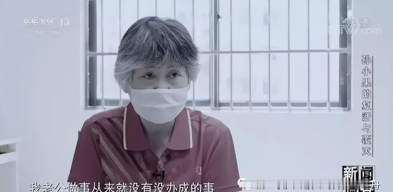 那会儿记者余刘文才三十出头，穿着旧夹克坐绿皮火车硬座去昆明，没带相机，只带个本子