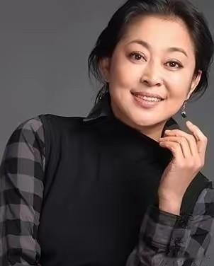 听过倪萍分享的一段往事，让人深有感触。家里连同保姆一共5个人，之前每天只做