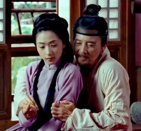 乾隆二十年，一位姓白的公爷去四川赴任途中，用压箱底的一千两白银，买了一名才貌双绝