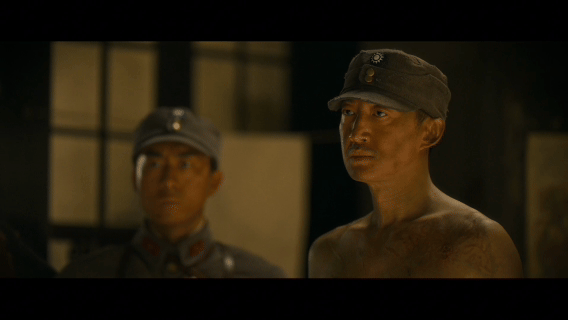 没人能平静的看完王阳这段这段戏后劲真的太大了！张云魁一身伤疤，是浴血战场