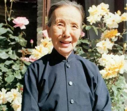 1997年，冰心长子趁妻子出国，将比自己小40岁的女人带回家过夜。为了分割房产，