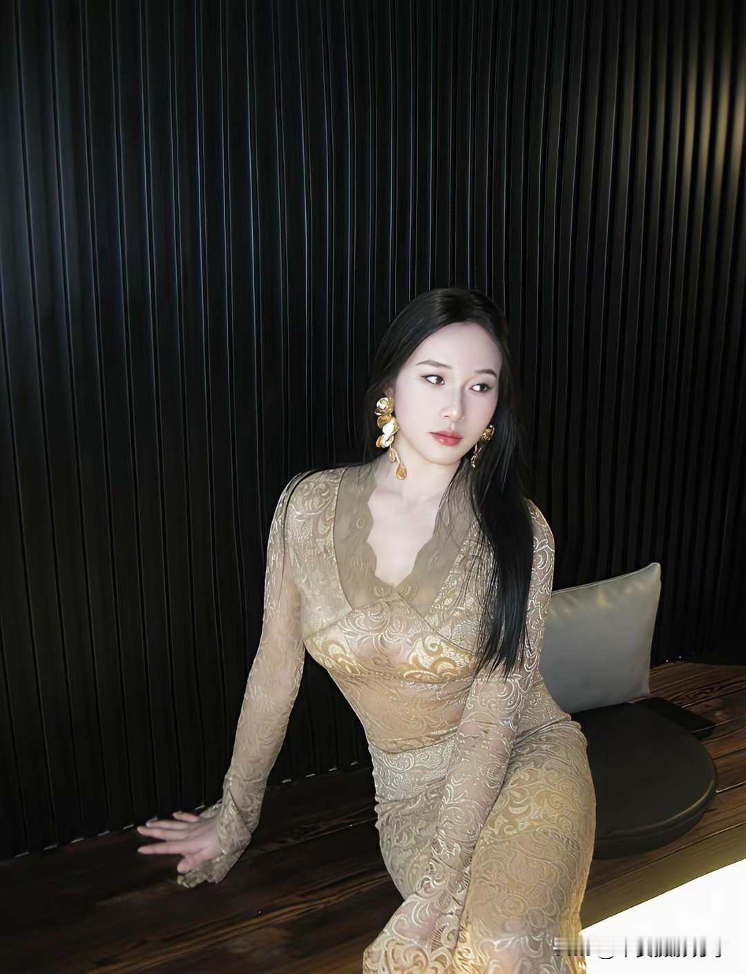 职业装和生活装,你更偏爱哪个?？