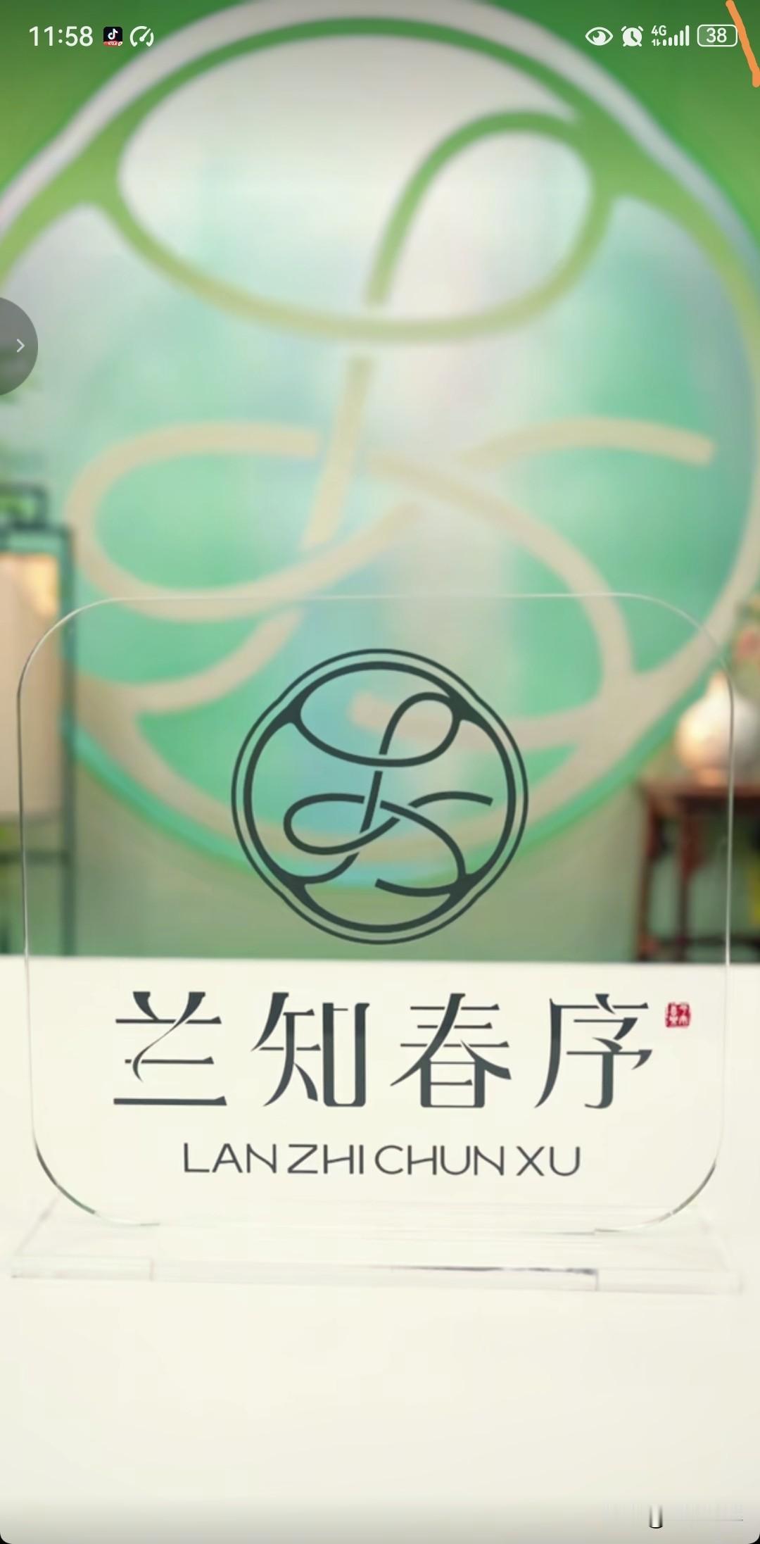 东方甄选四大主播离职风波刚要平息。与辉同行便传开了好消息。董宇辉把兰之春