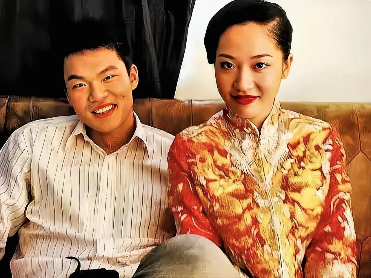 看朱芳雨和前妻胡美昔日合影才明白，三十年河东三十年河西的道理看到朱芳雨和前妻