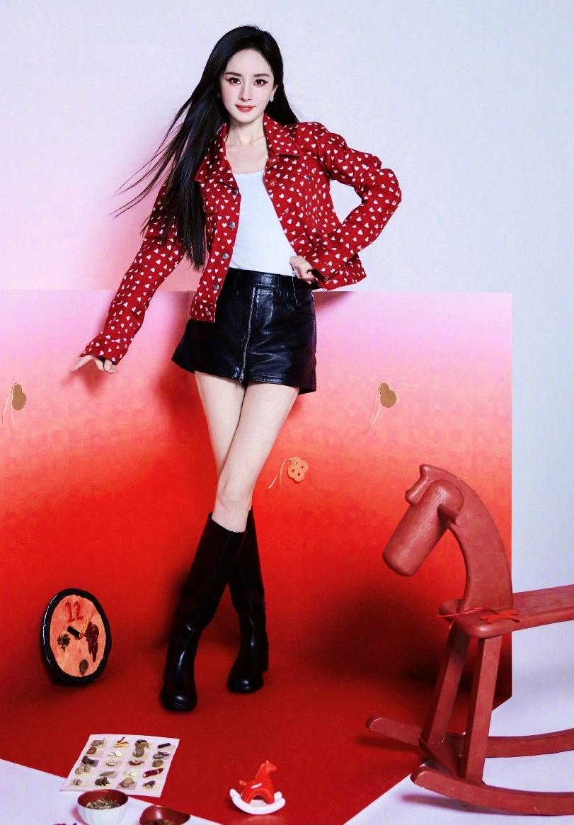 @杨幂红马驰骋，载财到家[比心]