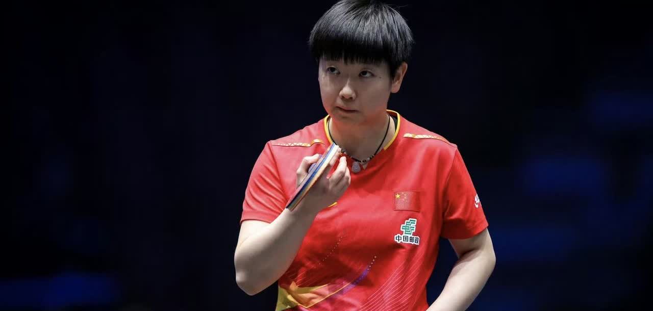 莱维分析总结比赛“袁嘉楠这个纵横球坛这么多年，他最大的绝招就是高抛发球啊，袁