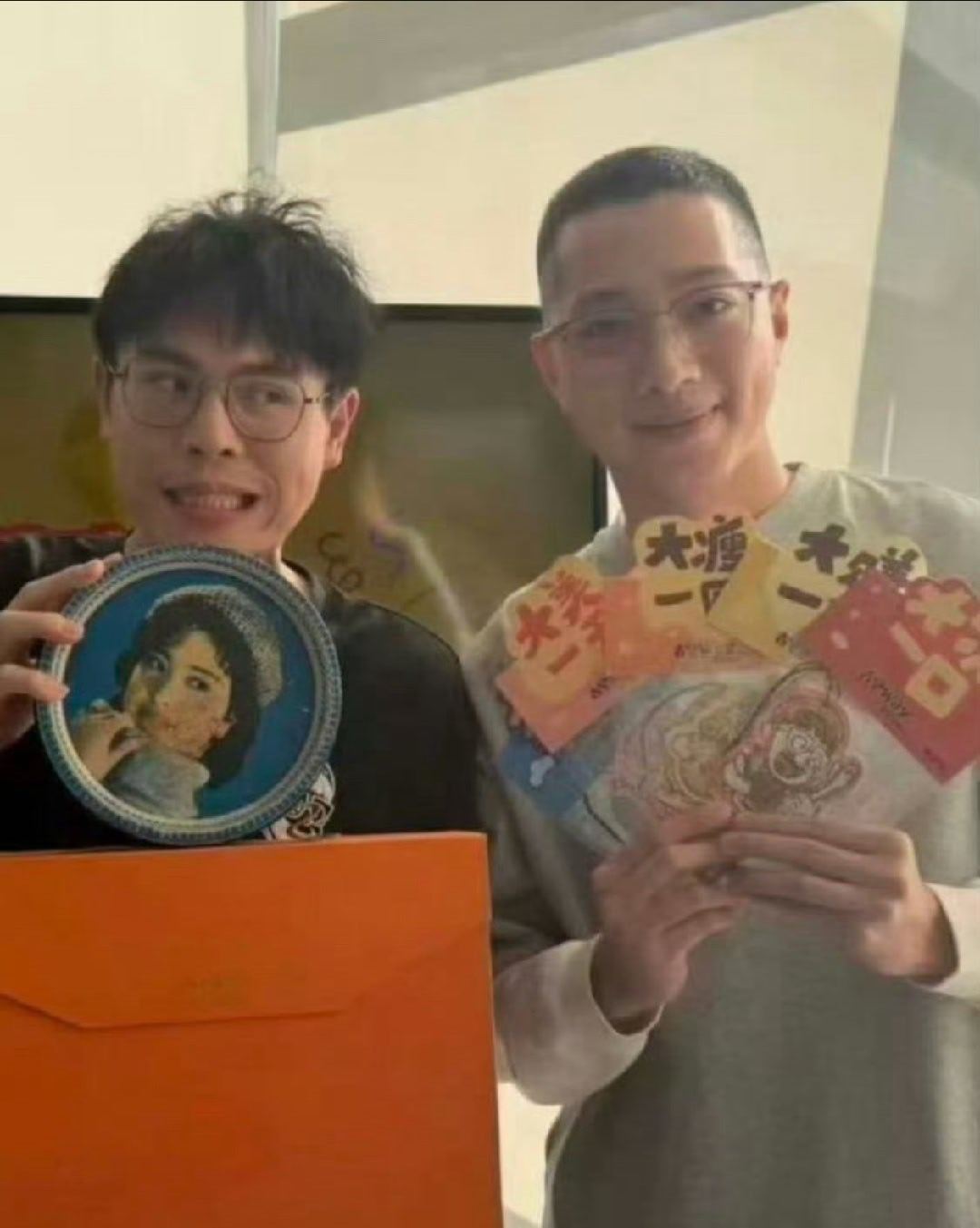 没认出这是赖冠霖这退圈了之后变化也太大了吧都有点看不出来是同一个人了感觉都有