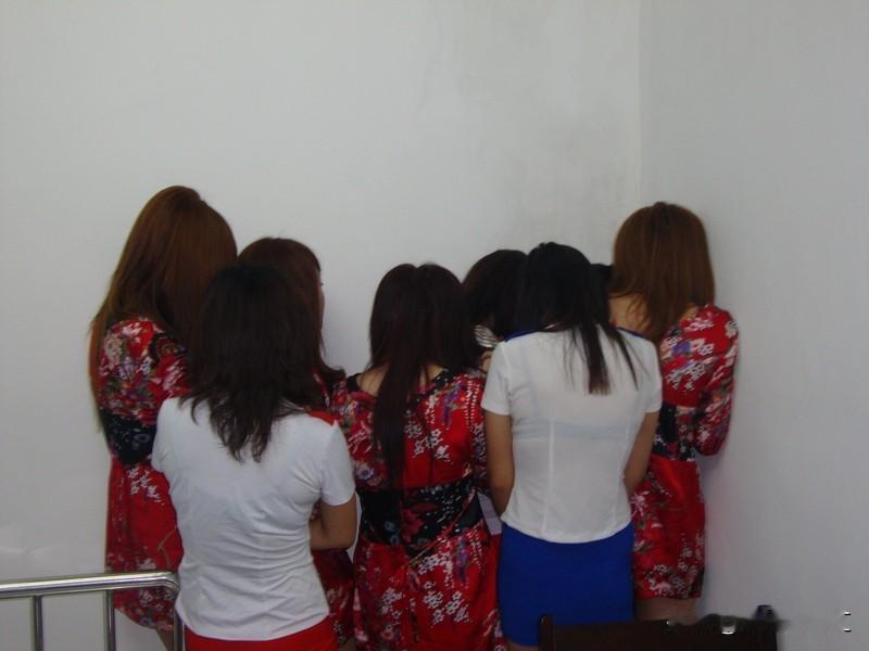 12月15日，四川德阳中江县公安局搞了个大动作，查处了一家涉黄洗浴场所，一下抓了