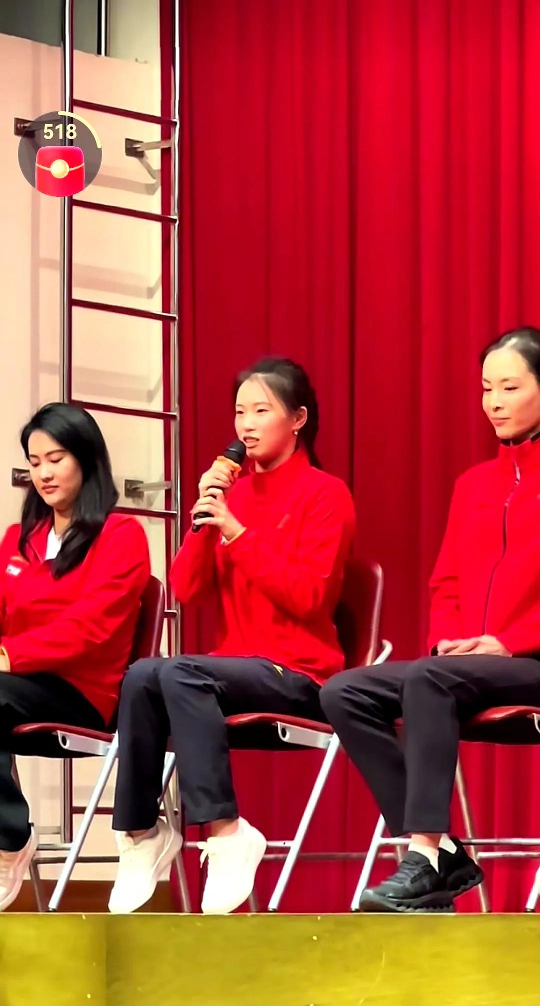 全红婵到底是没落了？在跳水梦之队在澳门之行，坐在陈若琳和吴敏霞中间的却是陈芋汐