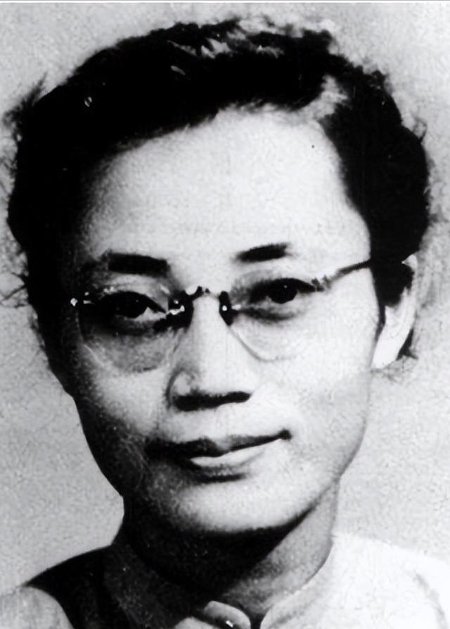 1950年，地下党员萧明华经不住国民党军官的严刑拷打，大声求饶：“老总，别打了，