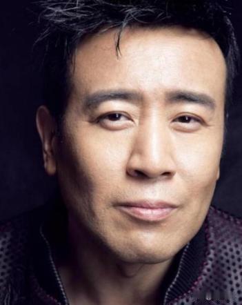 1996年，于和伟喝醉后想从南京长江大桥跳下一死了之，可没想到，女朋友宋林静知道