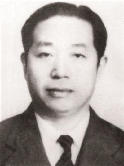 1945年日本投降，上海日军手里的10万支步枪、数百万发子弹，居然要白送给