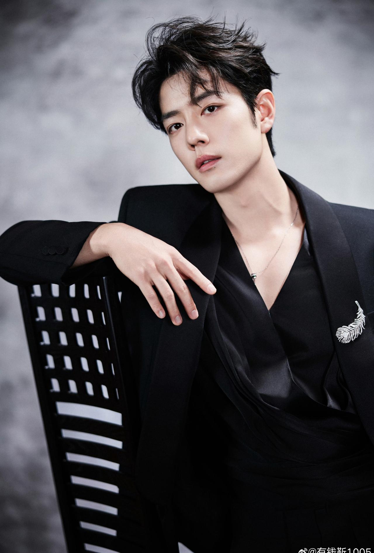 肖战肖战十日终焉这两天定妆了肖战米兰时装周不用奔赴大海，不用仰望星空，有你，