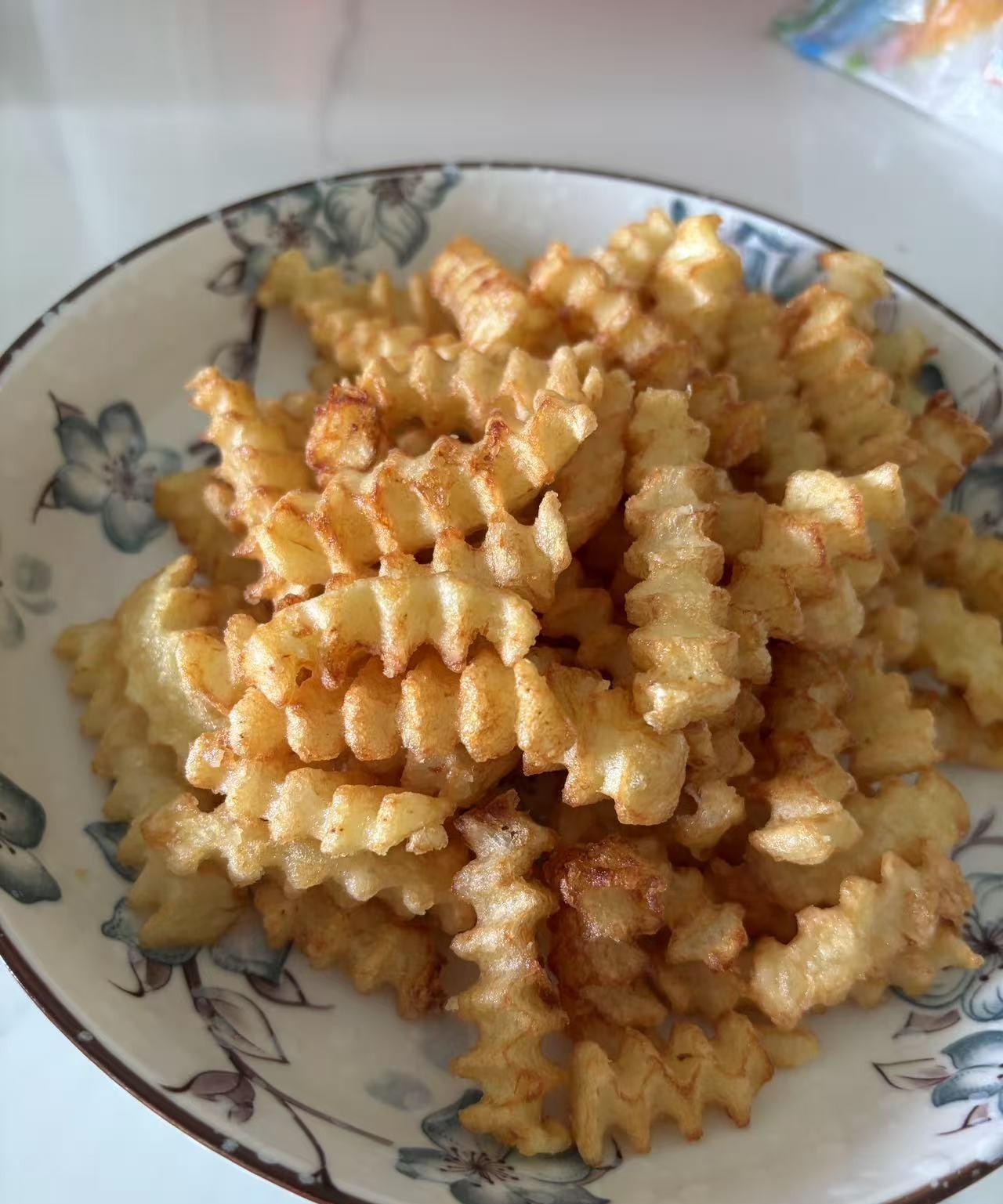 同学吐槽，说她的二婚老公一家靠她养着，她不买菜没人买菜，她不做饭没饭吃，一大家子