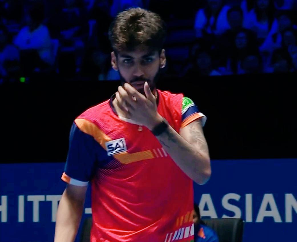 陈垣宇把刘国正气坏了！说：陈垣宇咋打的？人家都骑上（球桌）来了！第一局