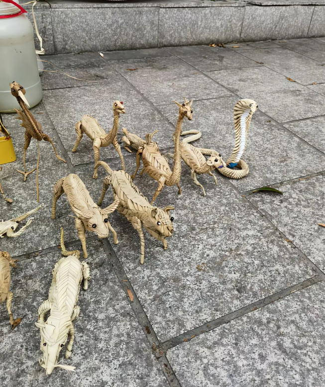 十几岁小朋友弄的，还别说手挺巧的！