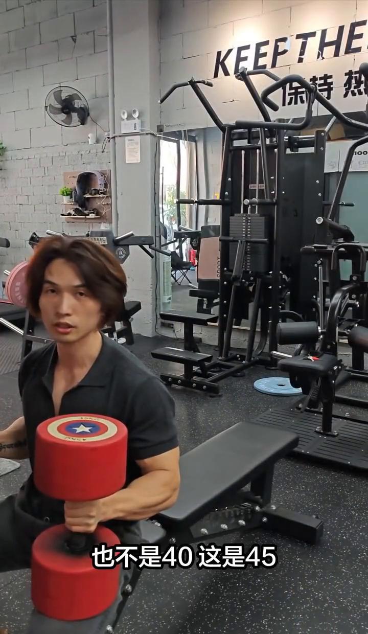 健身房里，总有人进步飞快，有人原地踏步。我觉得这事儿吧，肌肉反而是次要的。很