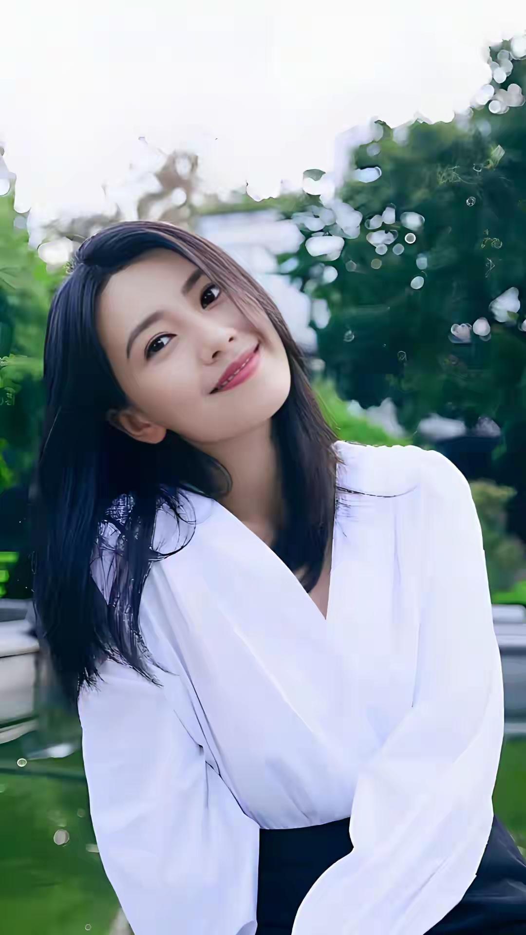 清新自然，白衣飘飘，微笑面对每一天🌿🌸